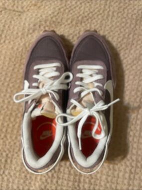 Nike Women's Plum and White Retro Runner Sneakers